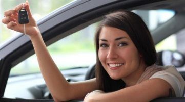 women-car-holding-keys